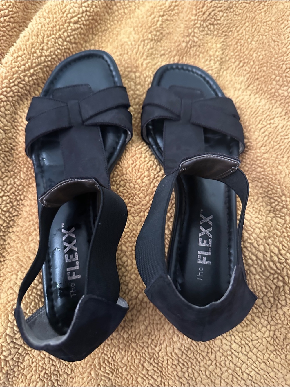 THE FLEXX Black Knot-Front Slingback Sandals